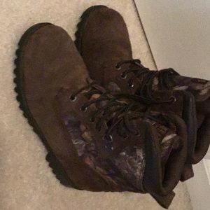 Hunting boots size 4
